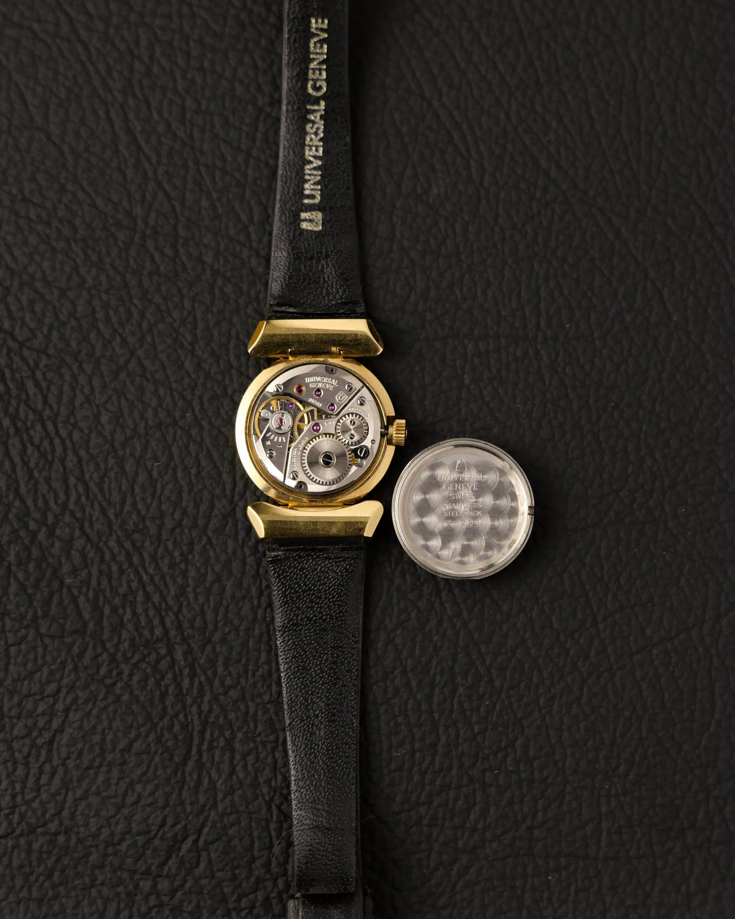 Universal Genève Round “Convertible Cornes de Vache Lugs” Ref. 542678 (Circa 1970s)