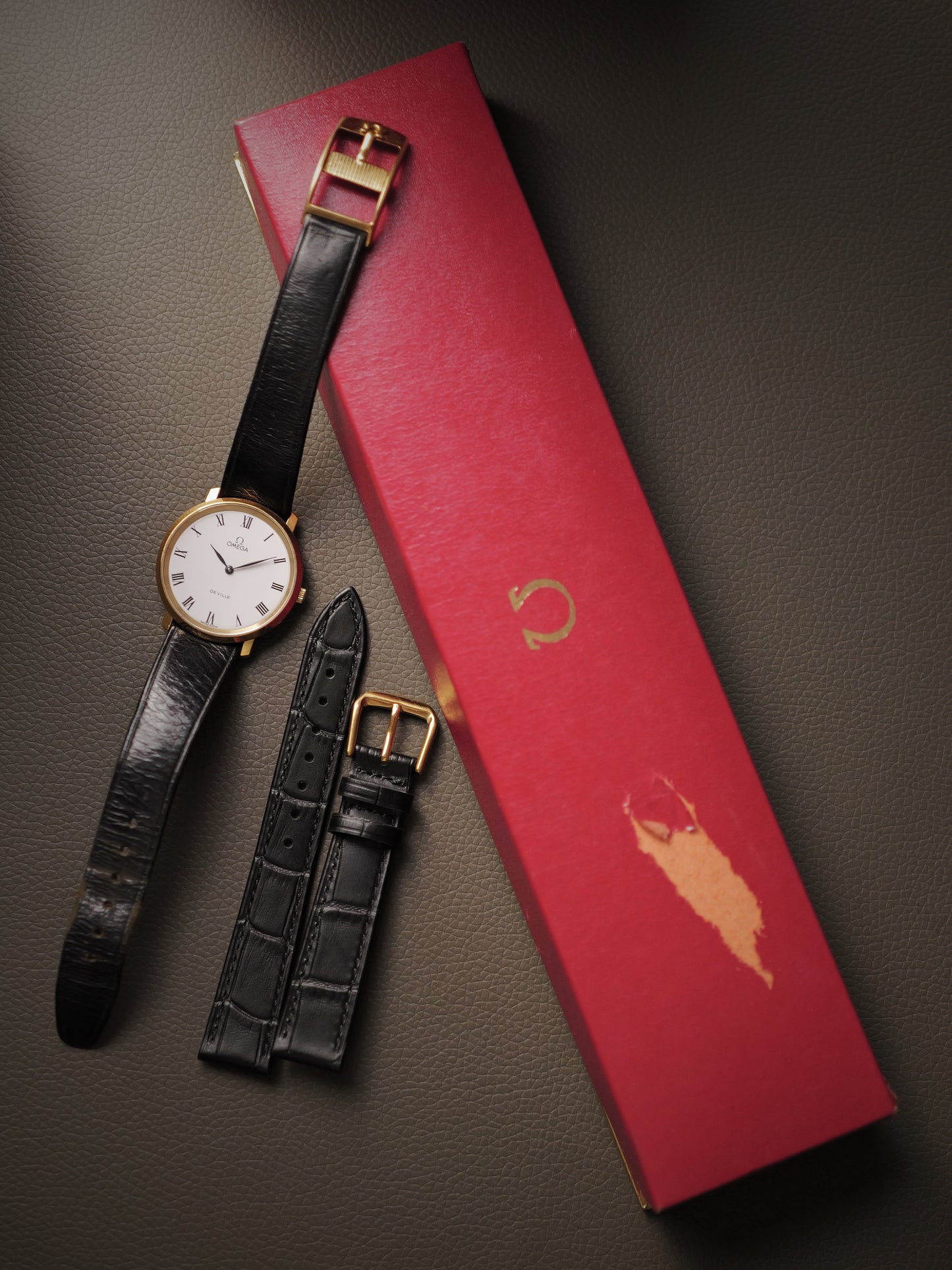 Omega De Ville “Calatrava” White Roman Lacquer Dial w/ Box Ref. 111.077 (circa 1974)