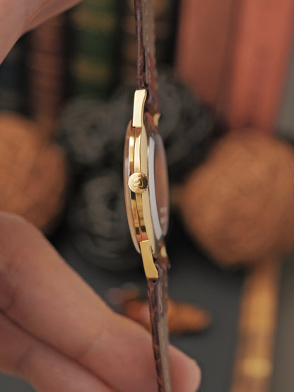 Universal Genève Altesse “Chinese Seal Script” Gold w/ Champagne Dial Ref. 542101 (circa early 1970s)