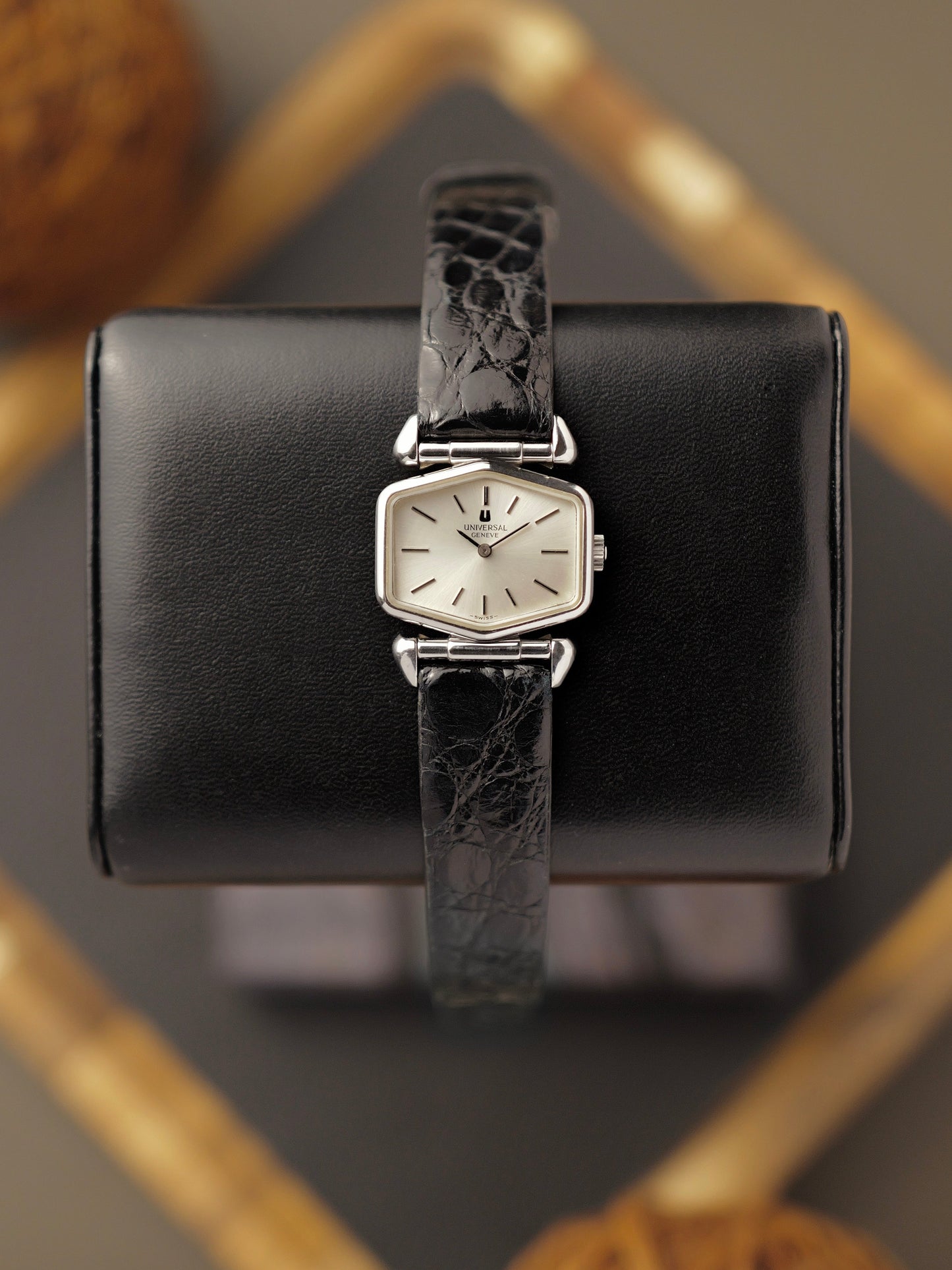 Universal Genève “Elongated Hexagon” Convertible Lugs Ref. 811625 (Circa 1960s)