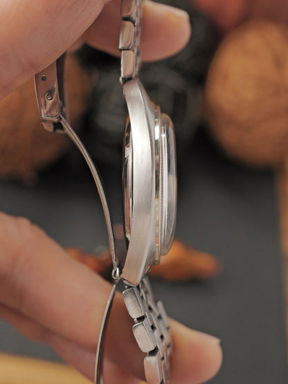Omega Constellation C Steel Date “Creamy Silver Sunburst” Brick Bracelet Ref. 168.027 (circa 1969)