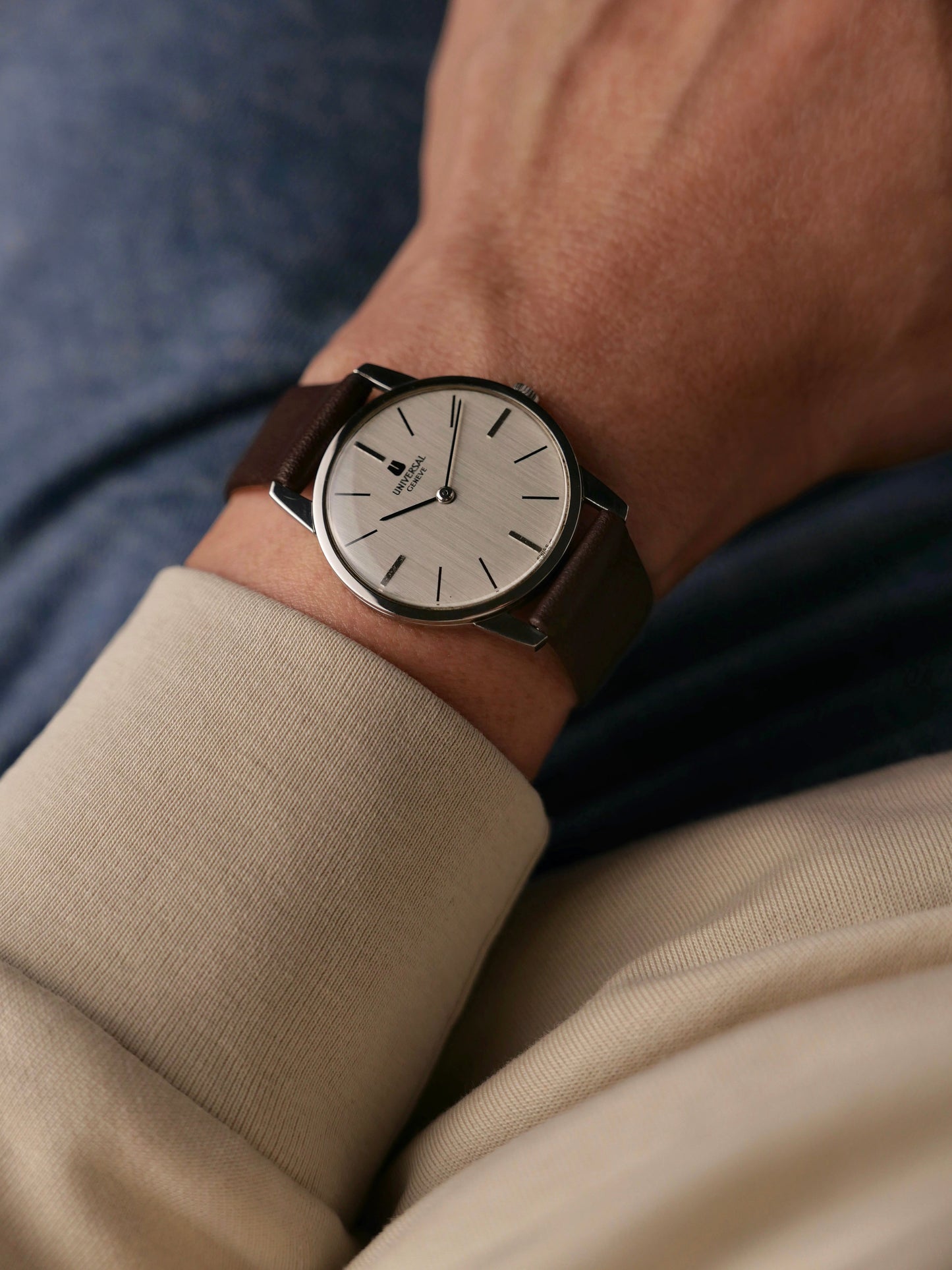 Universal Genève Extra-Plat Brushed Silver Dial Ref. 842.101 (circa late 1960s)