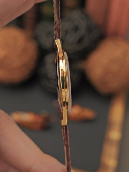 Universal Genève Altesse “Chinese Seal Script” Gold w/ Champagne Dial Ref. 542101 (circa early 1970s)