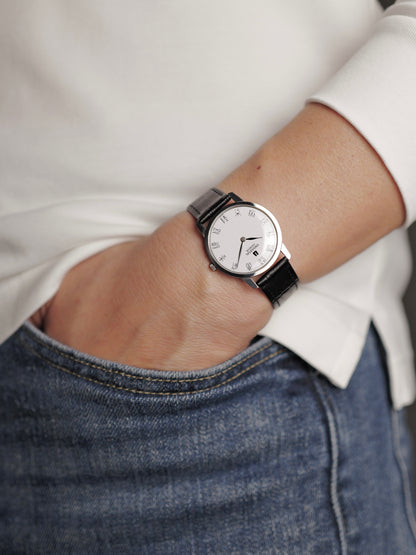 Universal Genève Altesse “Chinese Seal Script” White Dial Ultrathin 842101 (circa early 1970s)